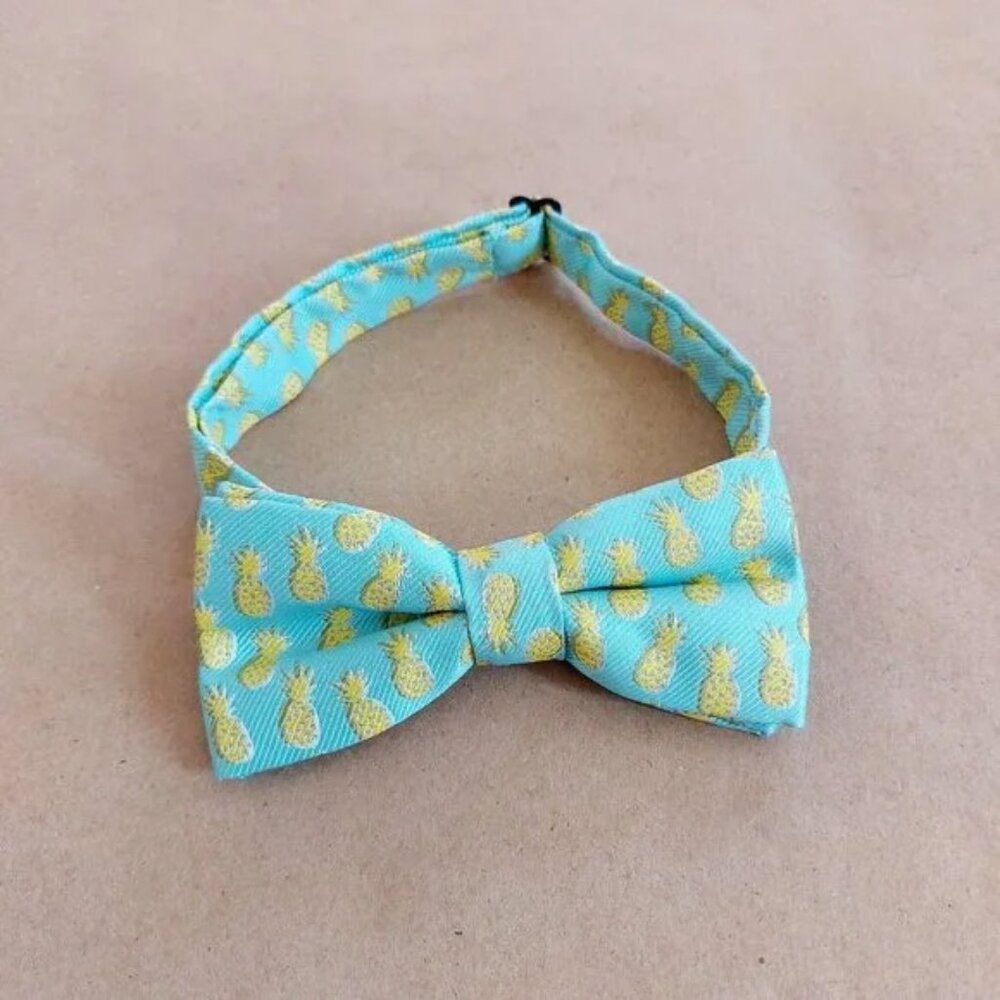 NWOT Custom Made Candor Threads Turquoise Mint Pineapple Bowtie